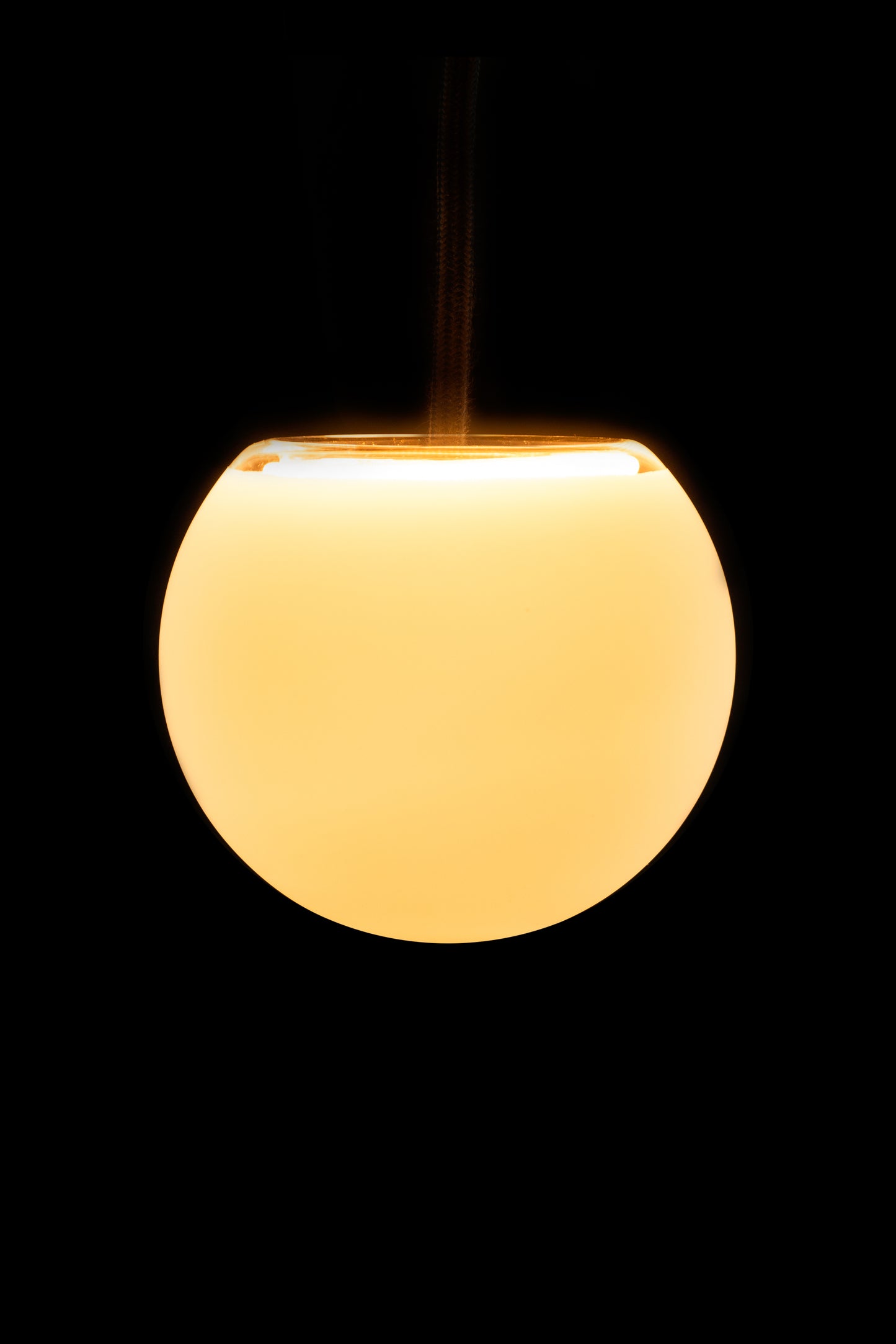 LED Žarnica SEGULA Floating Globus 125 navznoter Mlečna Ambient
